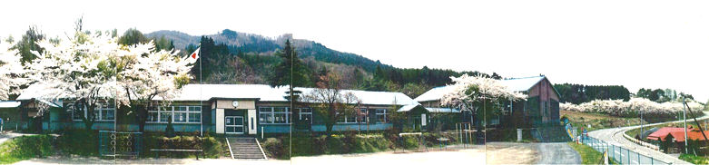 旧登切小学校舎の全景